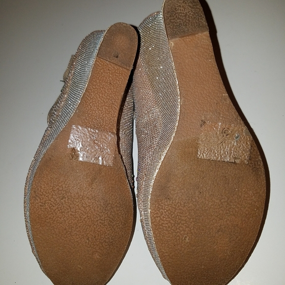 😊♡Stylnxe, size 9, womens wedge shiney gold tone - Picture 7 of 7